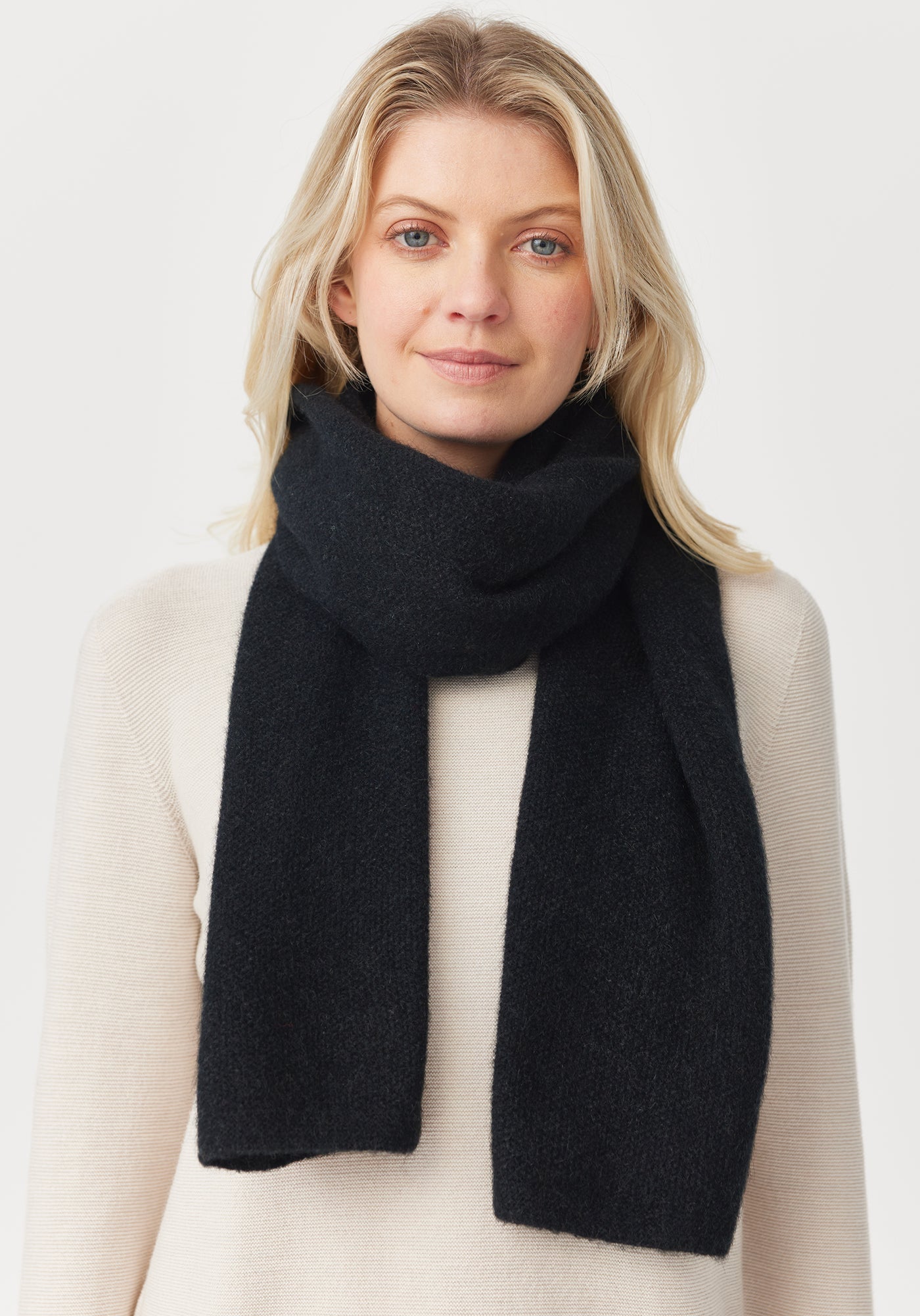 Moss Scarf - Jet | Woman