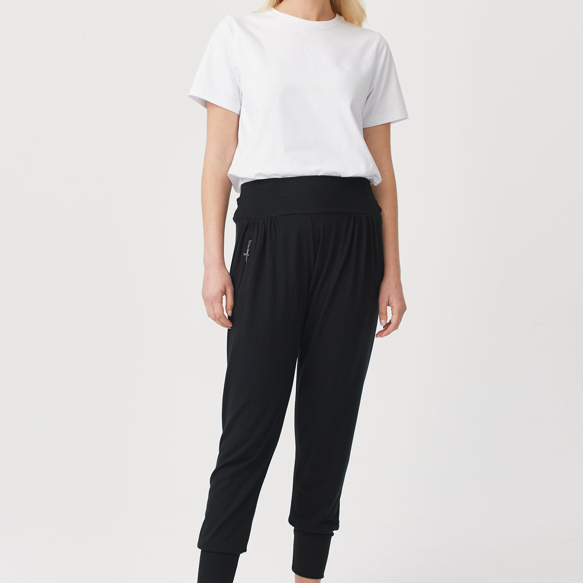 Soft Zip Pant in Black