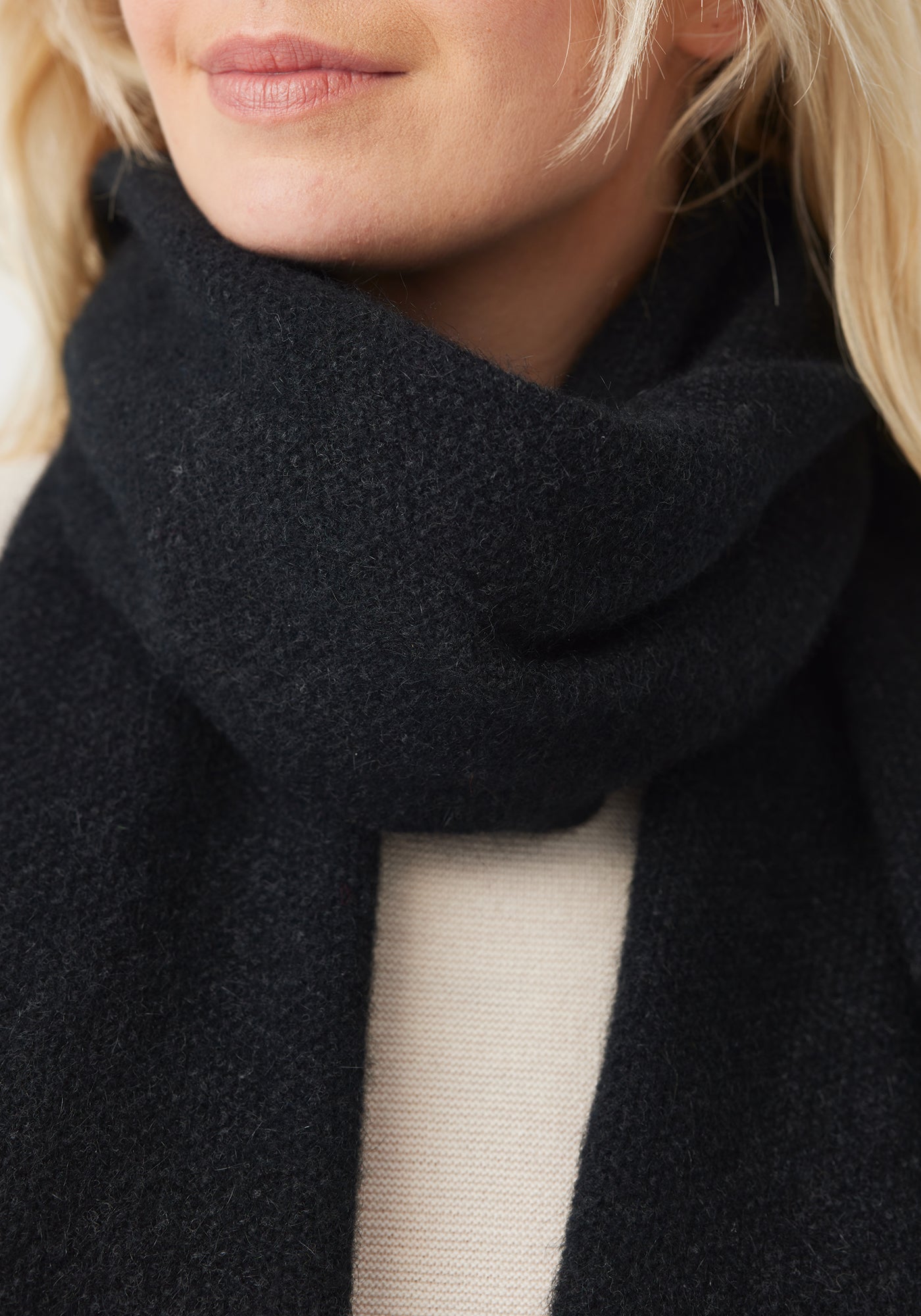 Moss Scarf - Jet | Woman